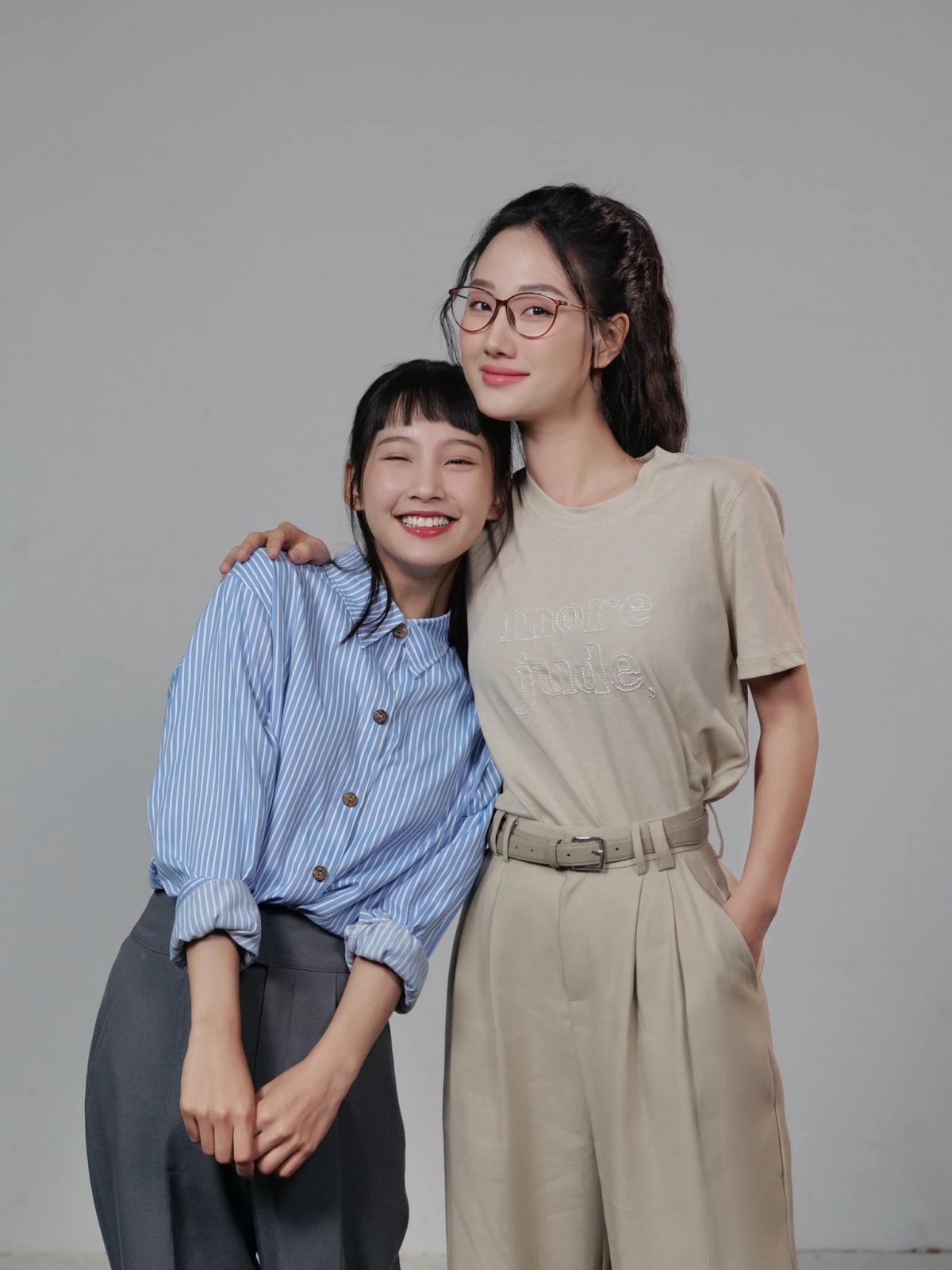 Hoàng Khánh Ly và Thu Hà Ceri trong "Đi giữa trời rực rỡ".