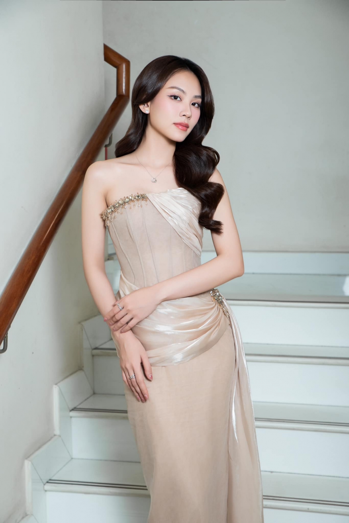Miss World Vietnam 2022 Huỳnh Nguyễn Mai Phương tốt nghiệp ngành Tiếng Anh thương mại, Đại học Đồng Nai. Cô cũng theo học thạc sĩ Ngôn ngữ Anh tại Đại học Khoa học Xã hội và Nhân Văn TP.HCM. Thời đi học, Mai Phương giành giải Nhì học sinh giỏi cấp tỉnh môn Tiếng Anh năm 2016, giải Ba học sinh giỏi Tiếng Anh cấp tỉnh 2017 và nhiều lần nhận học bổng của trường. Cô từng chinh phục IELTS 6.5 khi là học sinh lớp 11 và đạt IELTS 8.0 vào thời điểm đăng quang Miss World Vietnam 2022. Cô nhiều lần đảm nhận vai trò MC, diễn giả trong các chương trình song ngữ. 