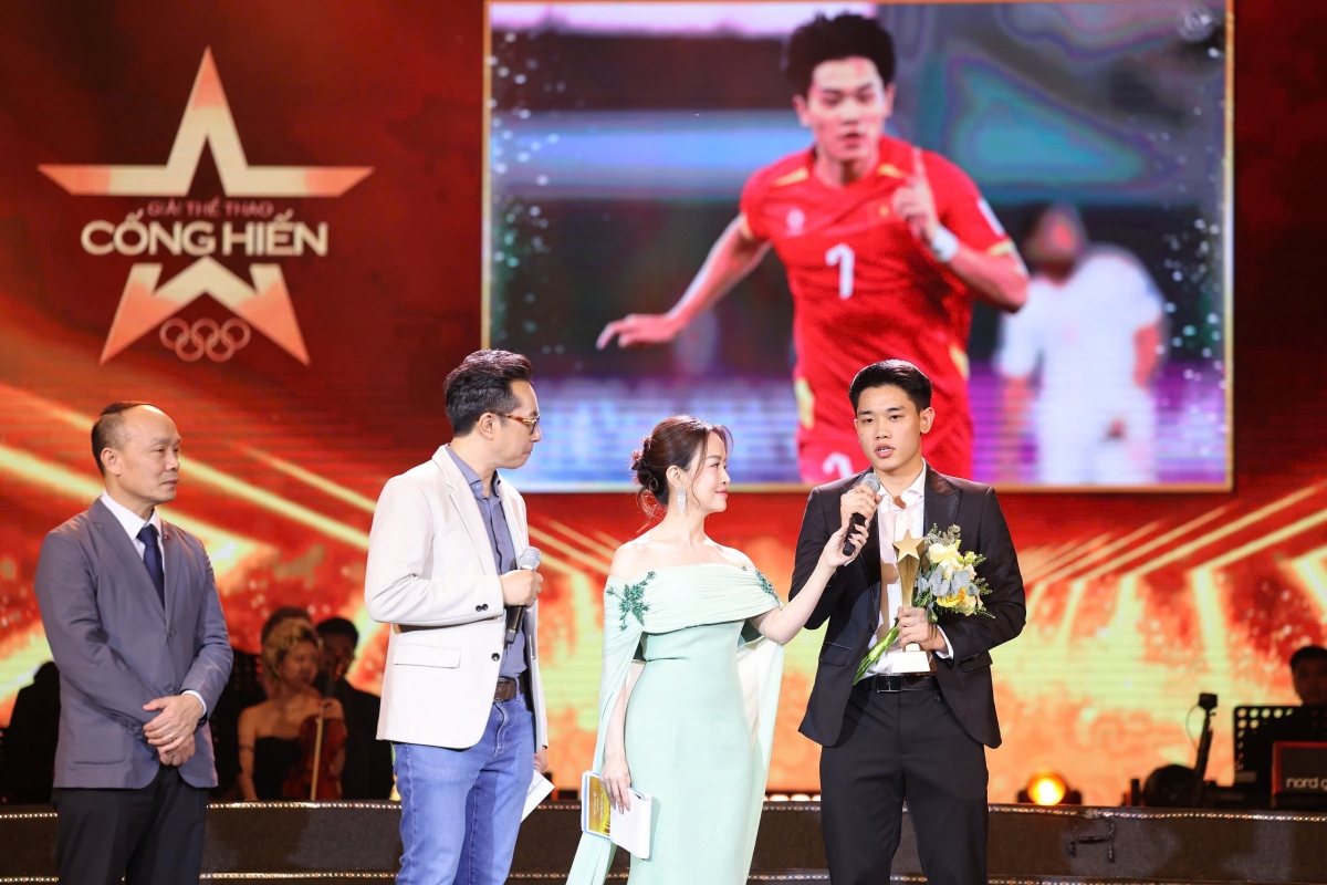 Gương mặt trẻ Thể thao của năm được trao cho cầu thủ Đình Bắc