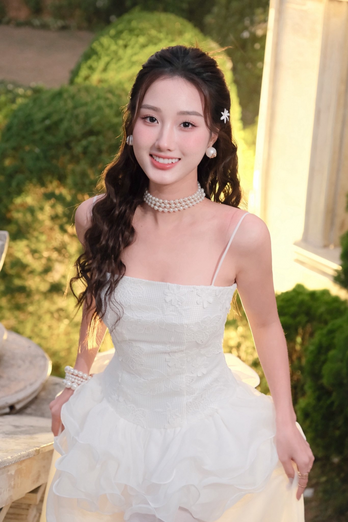 Nhan sắc Hoàng Khánh Ly ngoài đời.