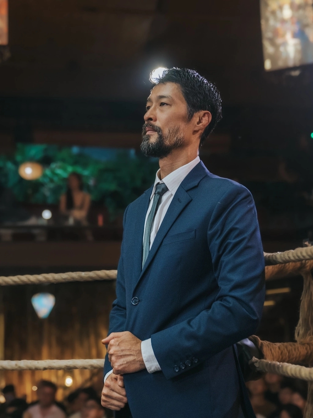 Sau thời gian vắng bóng, sự trở lại của Johnny Trí Nguyễn thu hút khán giả và giới truyền thông. Nhiều người hâm mộ nhận xét nam diễn viên trông trẻ trung, giàu sức sống hơn khi tái xuất nghệ thuật.