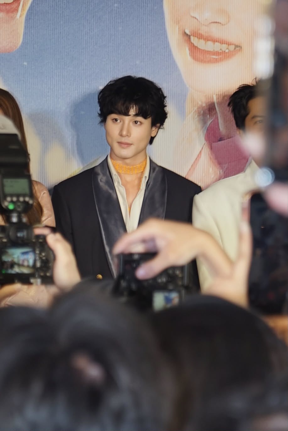 Dịp Tết Bính Ngọ, Khương Lê tham gia phim điện ảnh "Báu vật trời cho" của đạo diễn Lê Thanh Sơn. Phim đạt doanh thu hơn 100 tỷ đồng, là một trong những phim ăn khách trong đầu năm 2026. Sắp tới, nam diễn viên góp mặt trong bộ phim "Mẹ mìn" của đạo diễn Jack Carry On. 