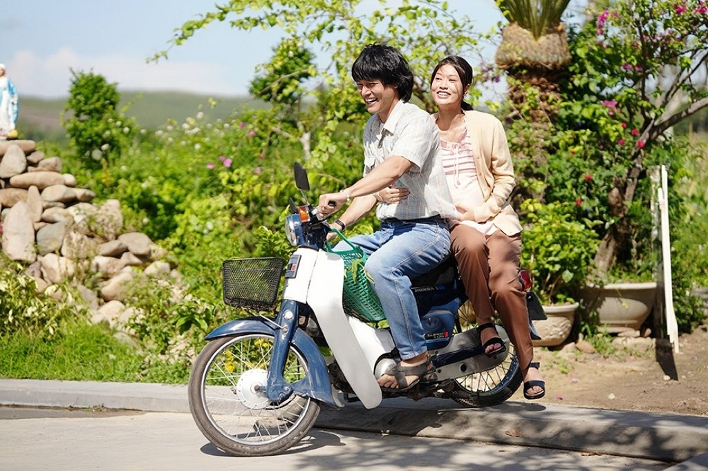 Nhân vật Thiên xuất hiện trong "Hẹn em ngày nhật thực" với tạo hình đẹp, sự chân thành và hết mình với tình yêu. Khán giả nhận xét diễn xuất của Khương Lê có sự tiến bộ so với những vai diễn trước. Bên cạnh đó, “phản ứng hóa học” giữa Khương Lê và Thiên Ân trong phim cũng nhận được nhiều lời khen ngợi từ người xem, với sự thể hiện tự nhiên và cảm xúc.