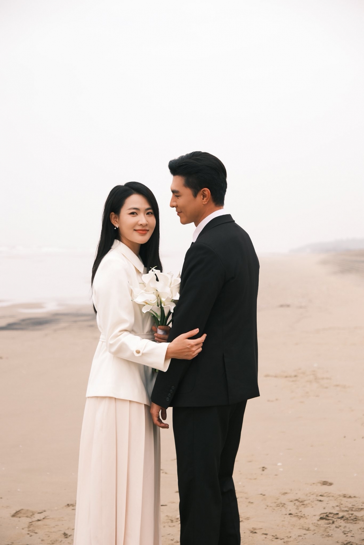 Steven Nguyễn cũng nhận nhiều lời khen khi vào vai Trung tá Đào Minh Kiên – Phó trưởng Phòng cháy nổ và sập đổ công trình thuộc Cục cứu hộ, cứu nạn. Nam diễn viên ghi điểm nhờ lối diễn xuất toát lên vẻ điềm tĩnh, bản lĩnh của một người lính nhưng vẫn khắc họa rõ chiều sâu nội tâm trong những phân đoạn tình cảm.