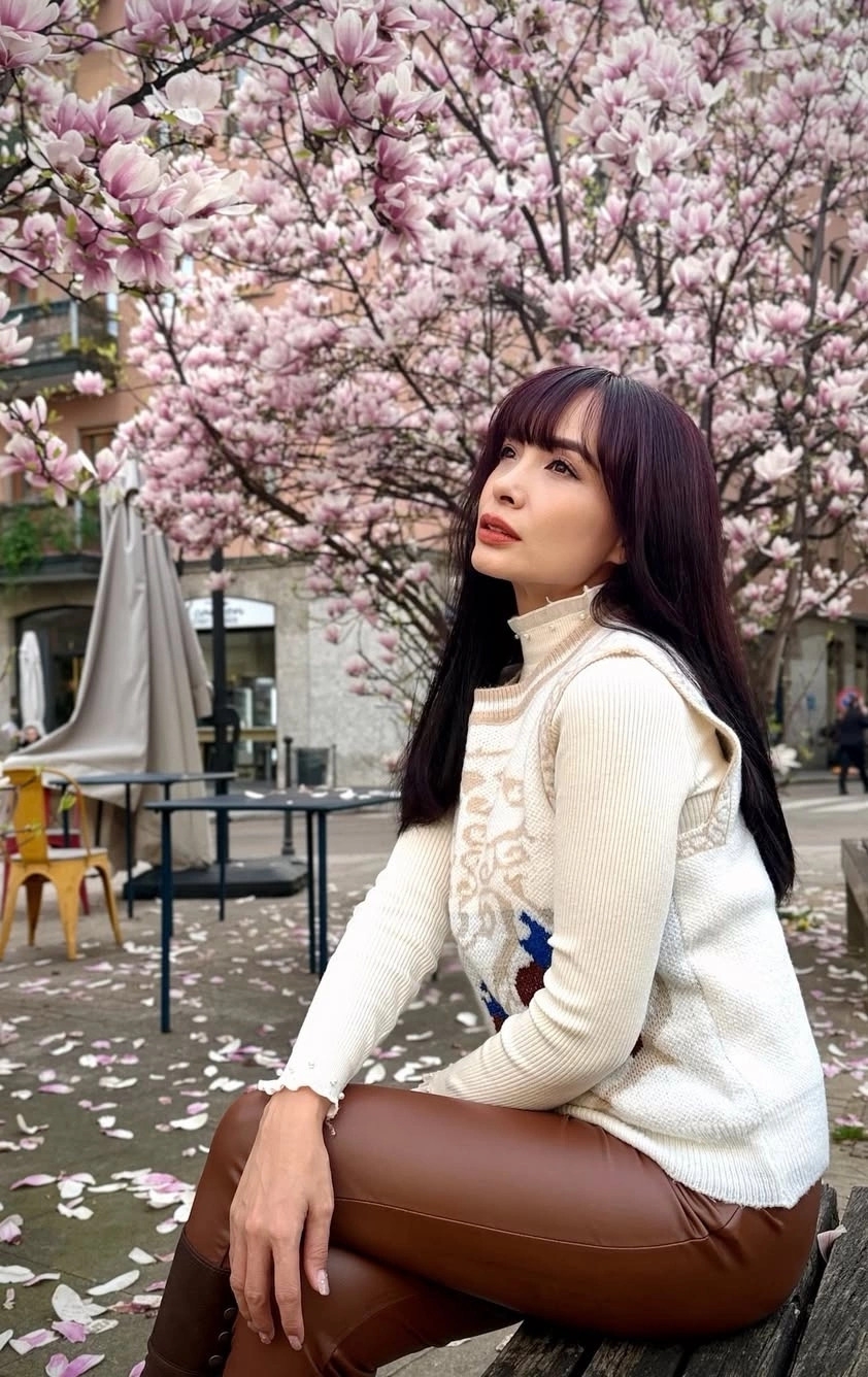 Cựu siêu mẫu Thúy Hạnh hoạt động Facebook trở lại sau thời gian khóa trang cá nhân vì vụ ông xã - nhạc sĩ Minh Khang - có thái độ không chuẩn mực với tài xế xe công nghệ.