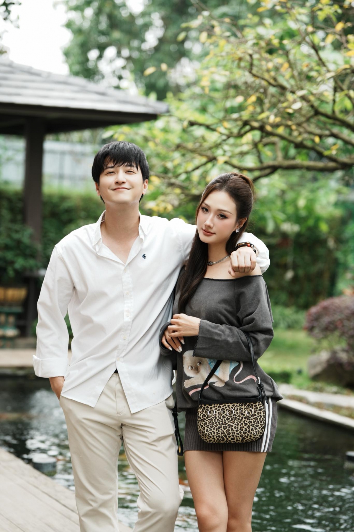 Ngay sau khi lên sóng, phân cảnh đối đầu giữa cô gái và bà Dung nhanh chóng gây “bão” mạng. Khán giả cho rằng bà Dung - vốn nổi tiếng là nhân vật ghê gớm bậc nhất phim – cuối cùng cũng gặp “đối thủ xứng tầm”. Diễn xuất của Hoàng Khánh Ly cũng nhận về nhiều lời khen nhờ thần thái tự tin, sắc sảo.