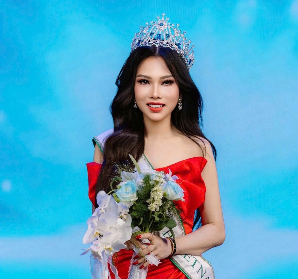 Nguyễn Khuê Thu đăng quang Mrs Earth Vietnam 2026
