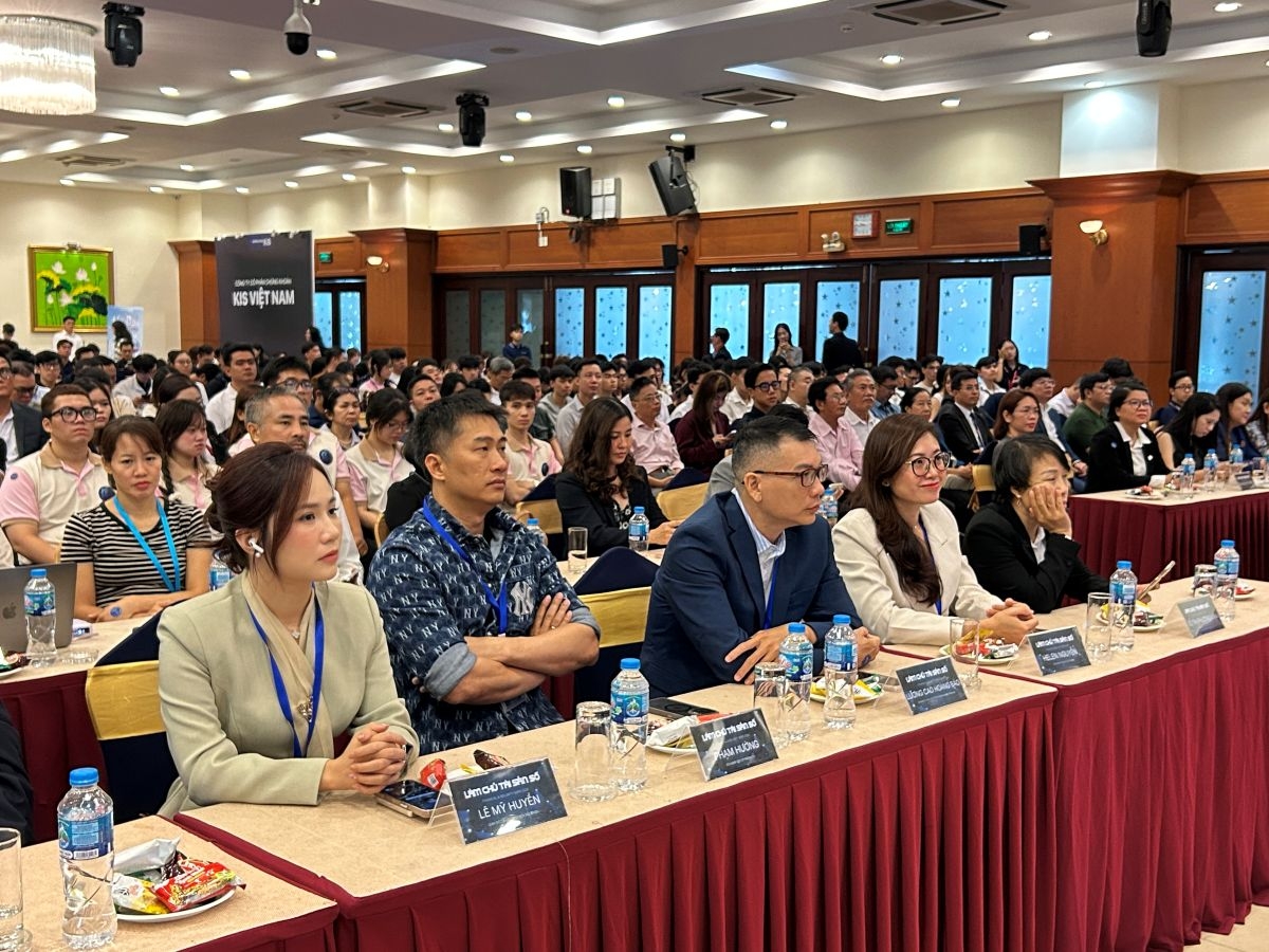 Nhiều chuyên gia, doanh nghiệp và sinh viên tham dự một hội thảo về tài sản số