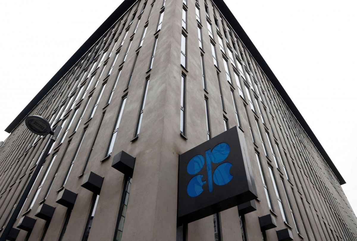  Hình ảnh logo của Tổ chức Các nước Xuất khẩu Dầu mỏ ( OPEC ) bên ngoài trụ sở chính tại Vienna, Áo. Ảnh Reuters