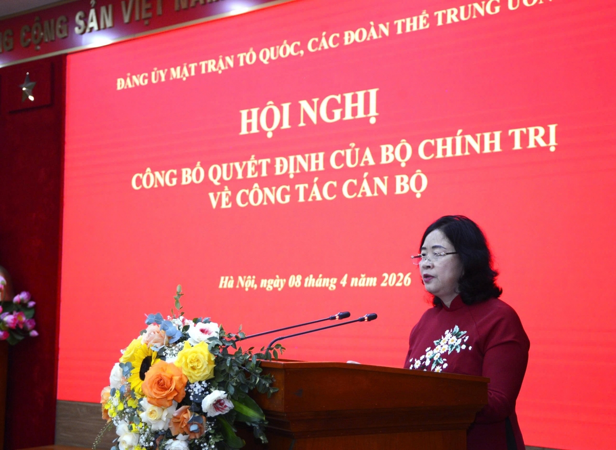 Bà Bùi Thị Minh Hoài phát biểu.