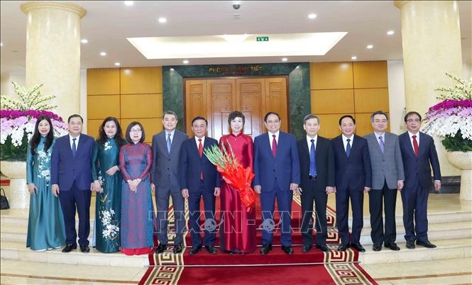 Thường trực Ban Bí thư Trần Cẩm Tú, Thủ tướng Phạm Minh Chính cùng các đồng chí lãnh đạo Đảng, Nhà nước chụp ảnh chung với Ban lãnh đạo Thông tấn xã Việt Nam. Ảnh: Phương Hoa/TTXVN