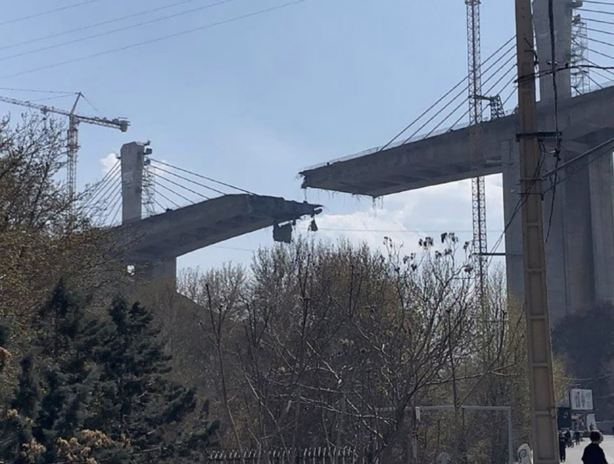 Truyền thông Iran nói Mỹ và Israel đã nhắm vào cầu B1 ở Karaj. Ảnh: X