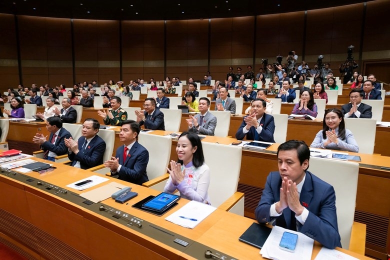 Đại biểu Quốc hội làm việc trên hội trường ngày 7/4 tại Kỳ họp thứ Nhất, Quốc hội khóa XVI