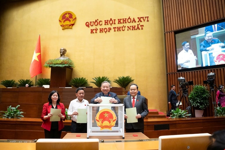 Đại biểu Quốc hội bỏ phiếu bầu các chức danh trong ngày 6/4, tại Kỳ họp thứ nhất, Quốc hội khóa XVI