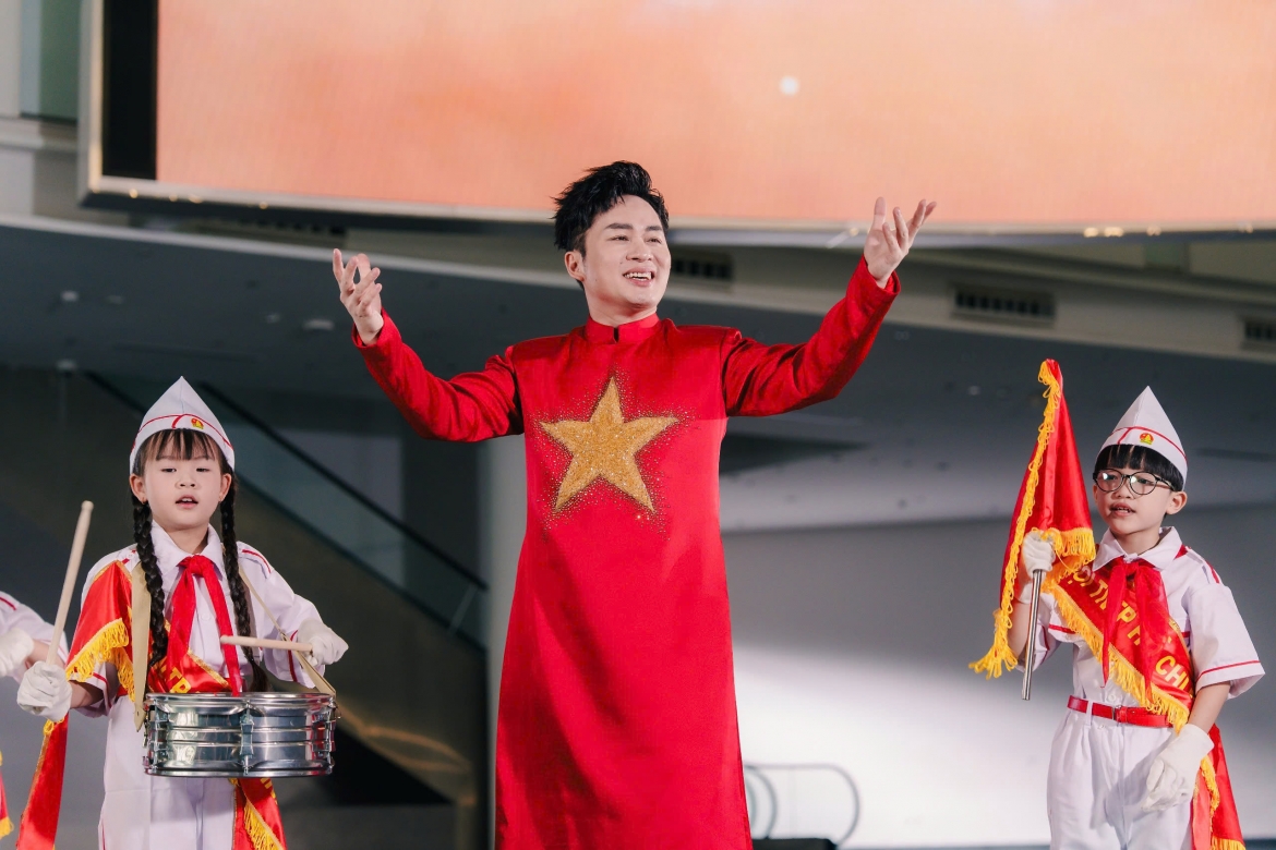 Ca sĩ Tùng Dương