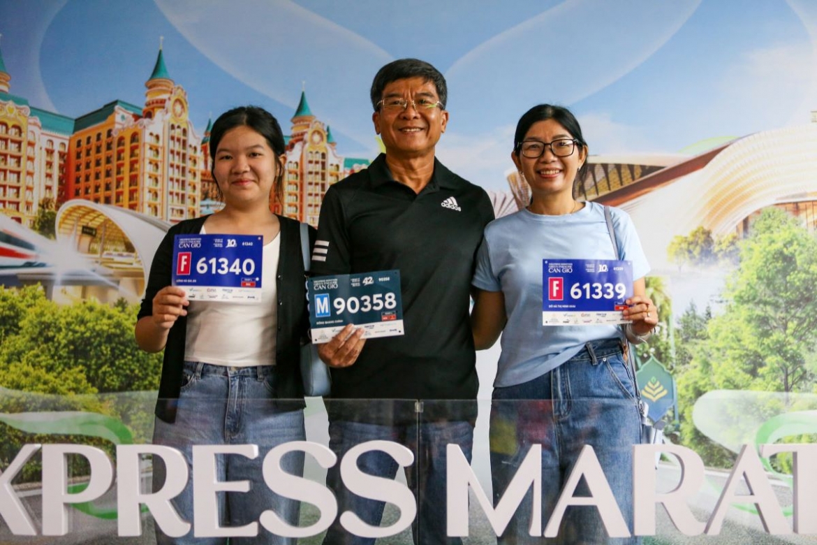 Gia đình anh Chính chia sẻ cảm xúc hào hứng khi tham gia giải chạy Vnexpress Marathon Green Paradise Cần Giờ