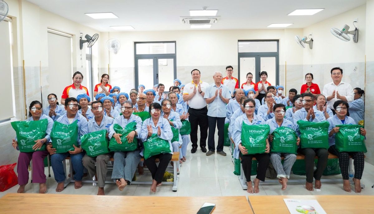 Sau 20 năm, đến nay, HDBank cùng Hội đã mang ánh sáng cho hơn 17.000 người nghèo trên cả nước.