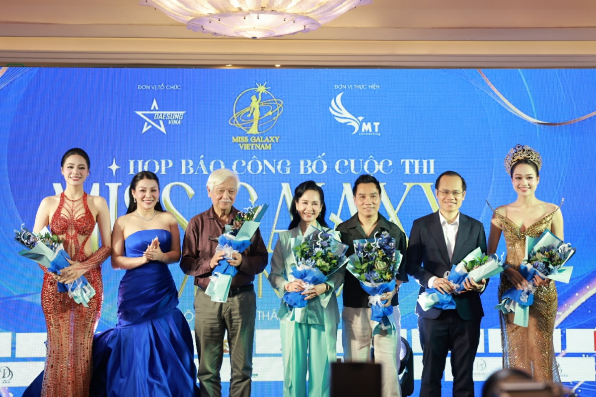 NSND Lan Hương (giữa) đảm nhận vai trò Trưởng BGK Miss Galaxy 2026
