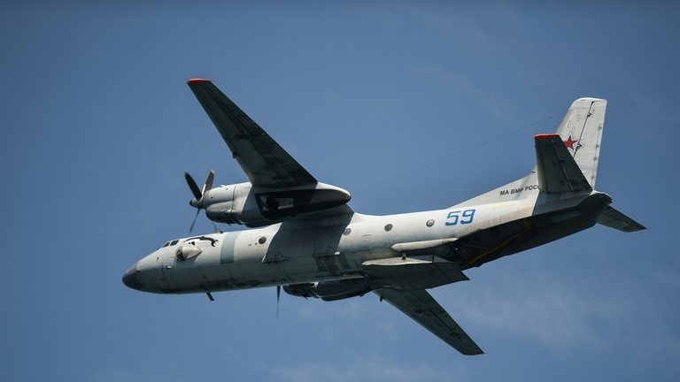 Máy bay vận tải quân sự An-26 của Nga trong cuộc duyệt binh ở Sevastopol, ngày 24/7/2020. Ảnh: Sputnik