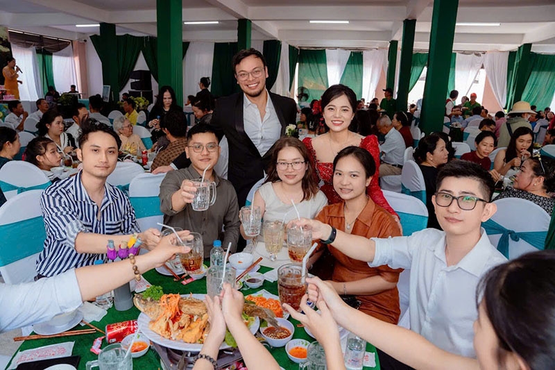 Toàn bộ 35 mâm cỗ không có bất cứ món thịt nào, đồ uống là nước lọc và nước ngọt