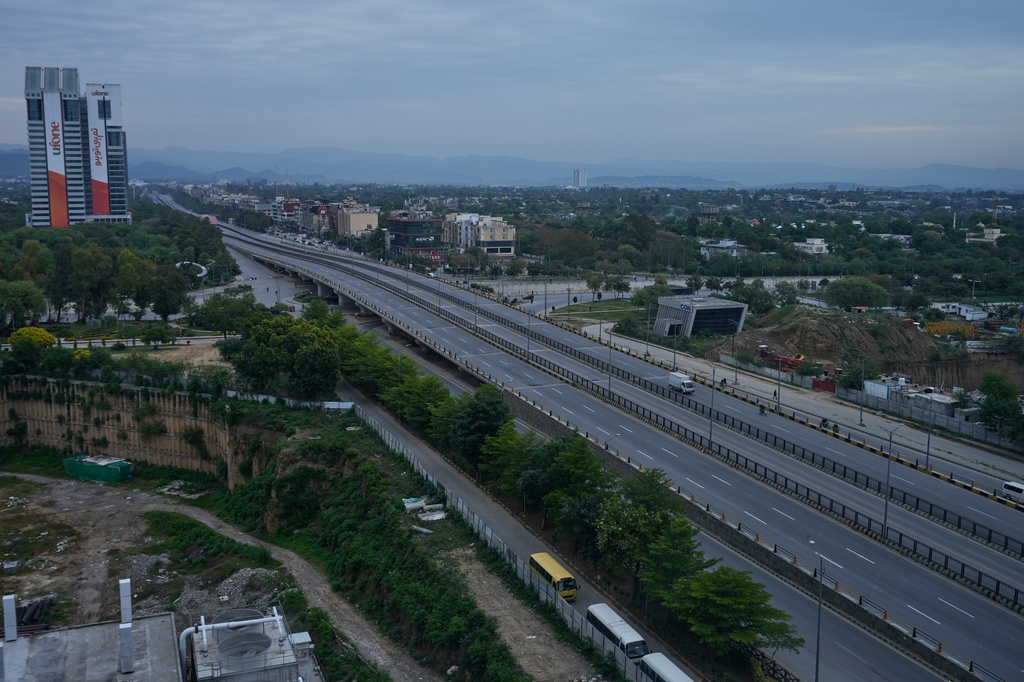 Đường phố Islamabad trong thời gian bị phong tỏa. Ảnh: AP