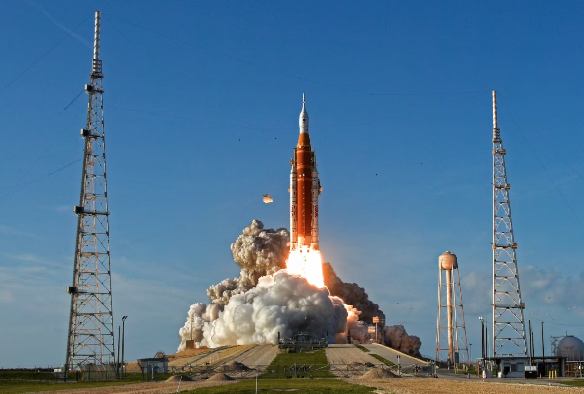 Tàu vũ trụ được phóng trong sứ mệnh Artemis. Ảnh: Reuters