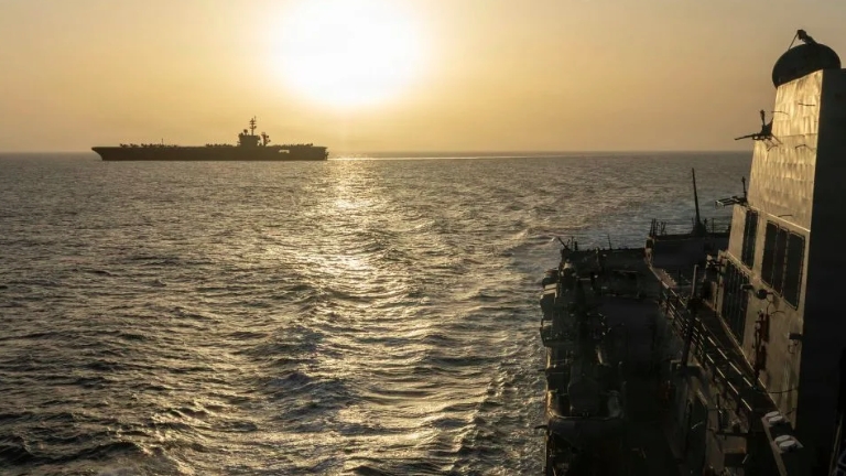 Tàu USS Abraham Lincoln tham gia hoạt động phong tỏa trên biển của Mỹ. Ảnh: Hải quân Mỹ