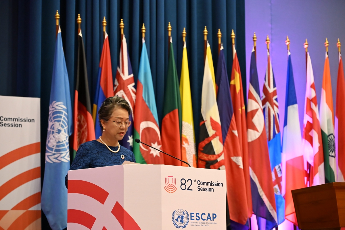 Bà Armida Salsiah Alisjahbana, Thư ký điều hành ESCAP phát biểu tại Khóa họp lần thứ 82 của ESCAP