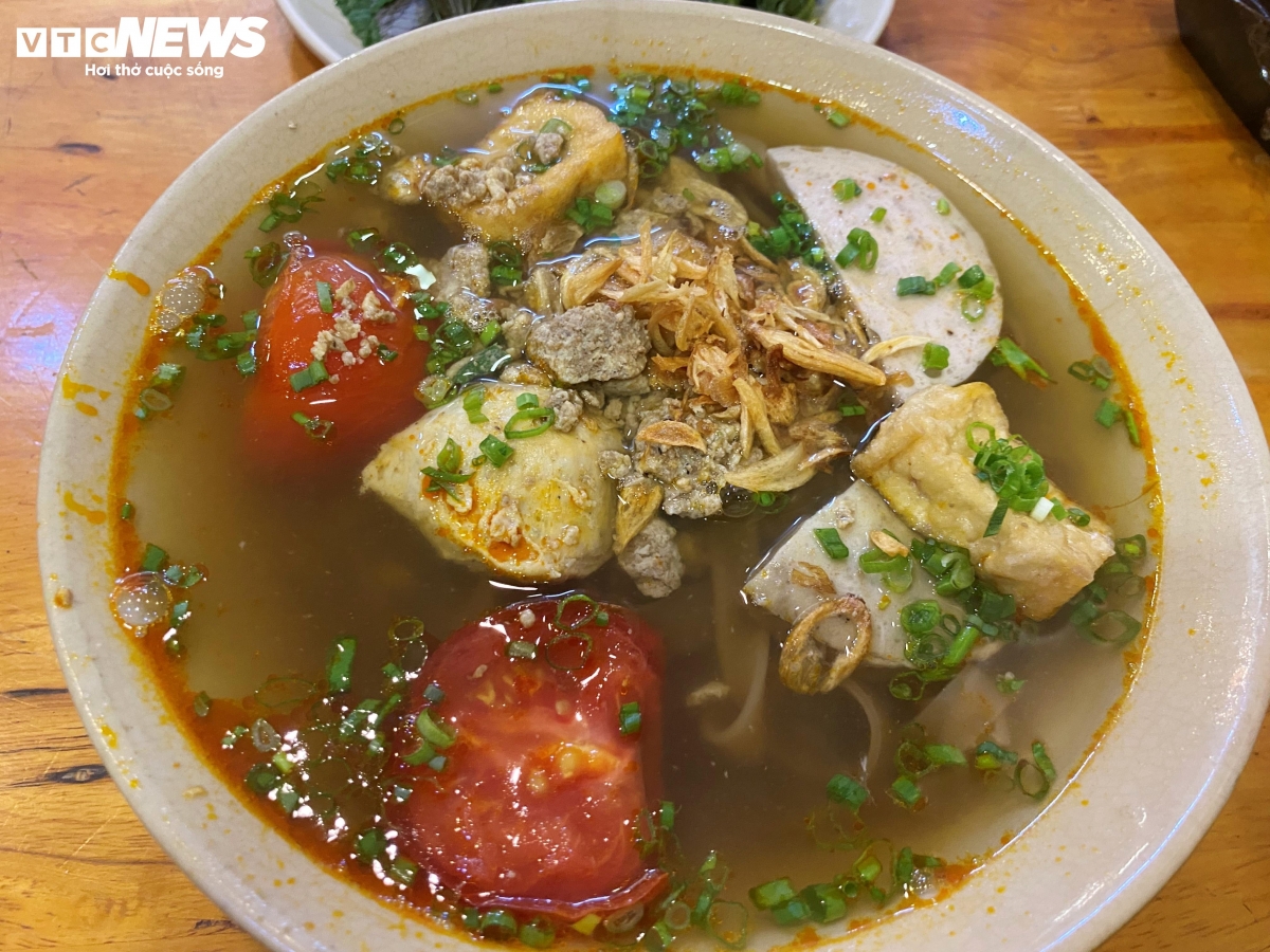 Bánh đa riêu cua là món ăn thơm ngon, thanh mát. (Ảnh: Bảo Linh)