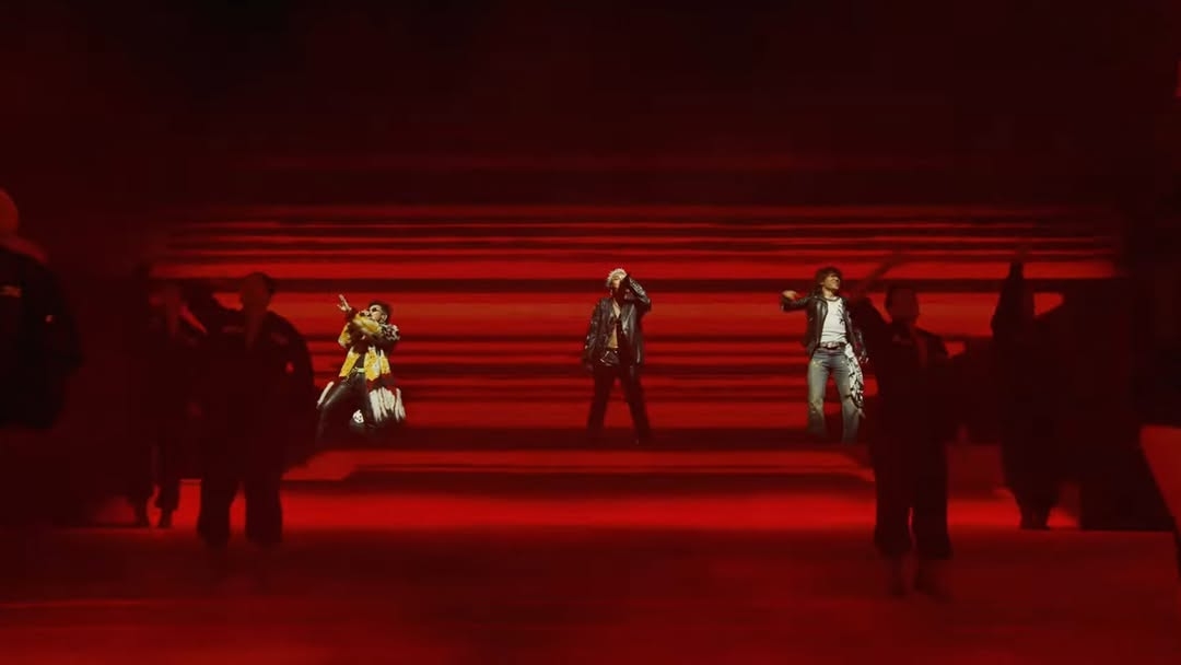 Cả ba thành viên BIGBANG hòa quyện trong một sân khấu bùng nổ năng lượng giữa biển khán giả tại Coachella.