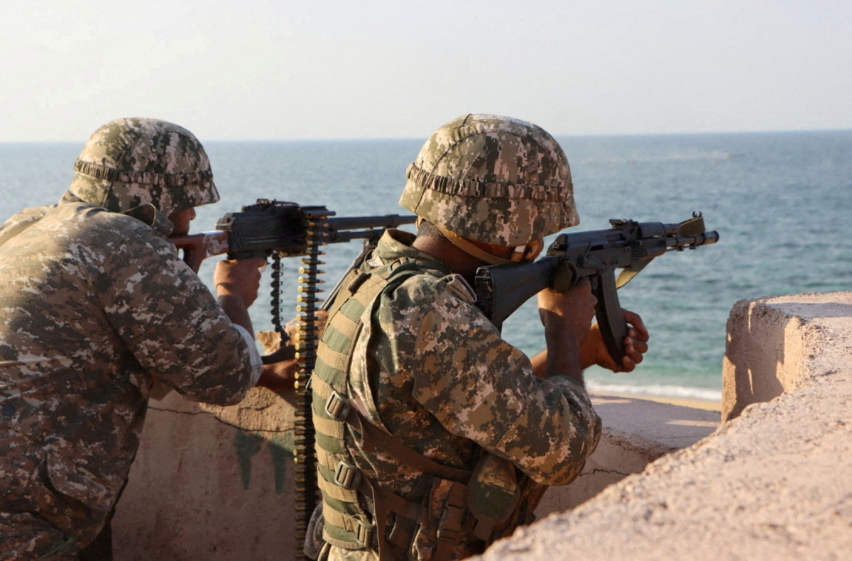 Các thành viên Hải quân thuộc Lực lượng Vệ binh Cách mạng Hồi giáo Iran (IRGC) tham gia một cuộc tập trận ở miền Nam Iran năm 2023. Ảnh: IRGC/WANA/Reuters