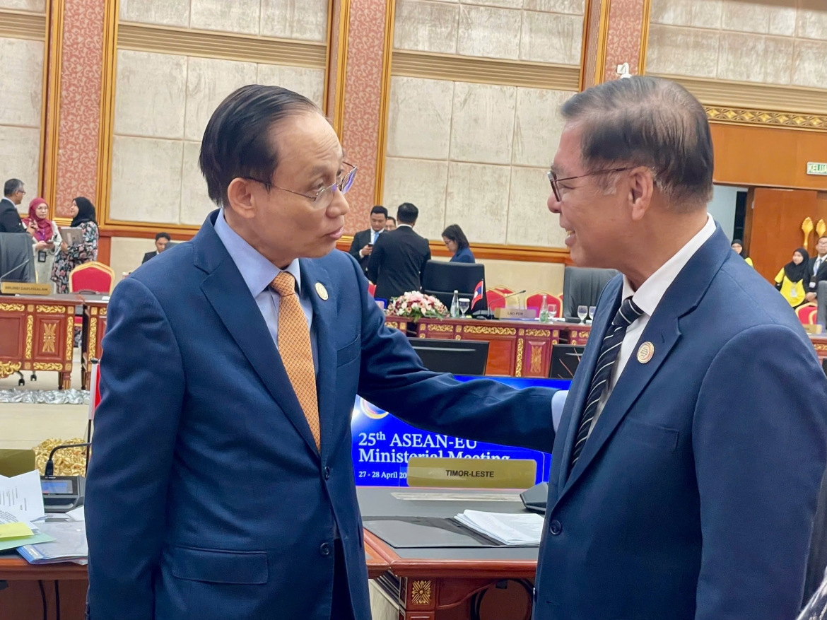 Bộ trưởng Ngoại giao Lê Hoài Trung gặp Phó Thủ tướng, Bộ trưởng Ngoại giao Thái Lan Sihasak Phuangketkeow. (Ảnh: TTXVN)