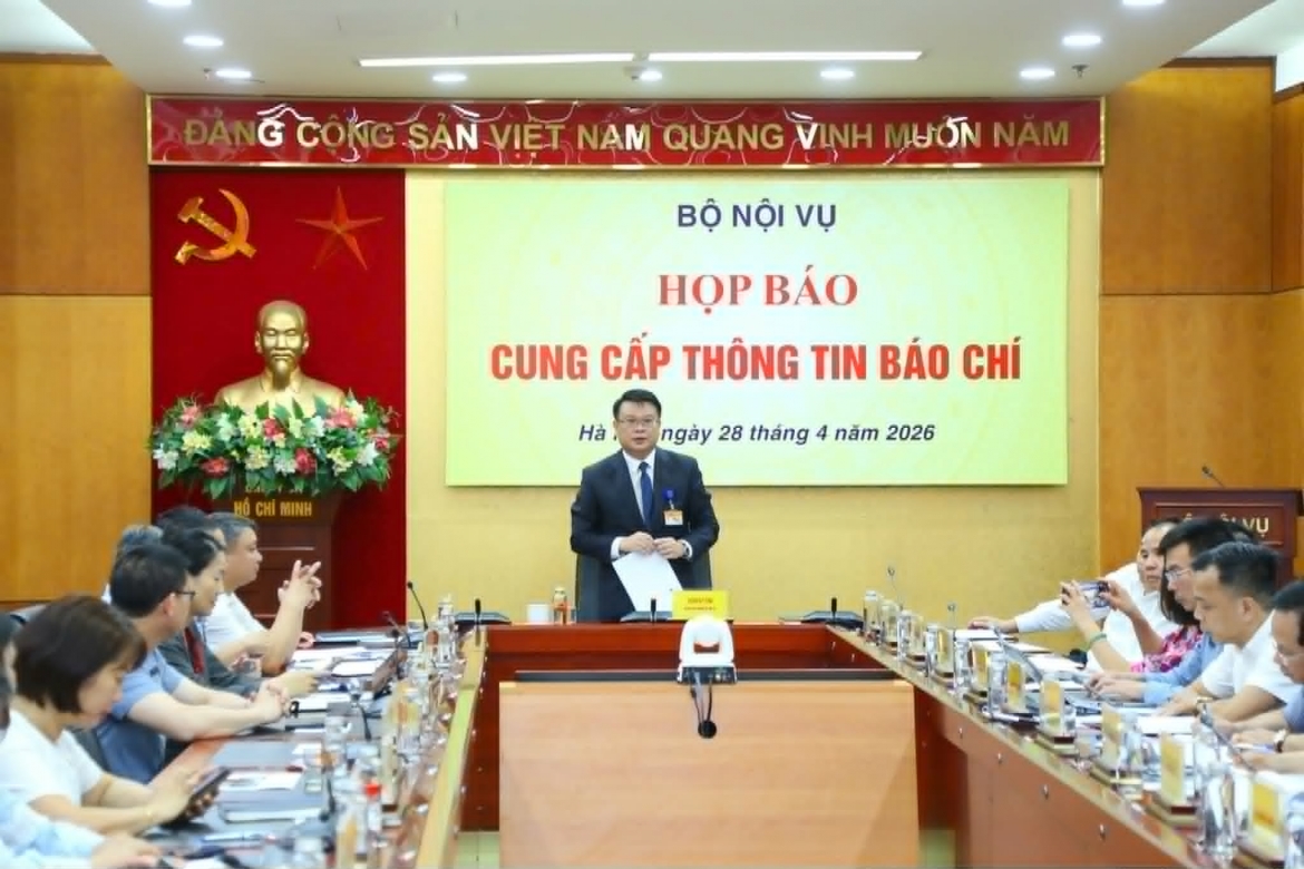 Chánh Văn phòng Bộ Nội vụ Bùi Huy Tùng chủ trì họp báo thường kỳ quý I/2026 vào chiều 28/4