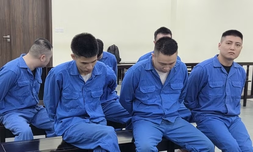 Nhóm đối tượng mua bán người bị đưa ra xét xử tại phiên tòa.