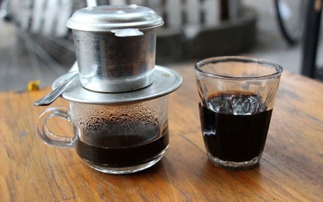 Những người uống khoảng 1–2 ly mỗi ngày có nguy cơ mắc suy tim thấp hơn khoảng 12% so với những người không uống. (Ảnh minh họa)