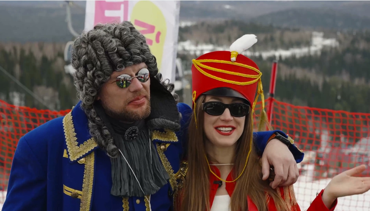 Cặp đôi này trở lại Lễ hội để kỷ niệm 1 năm ngày cưới