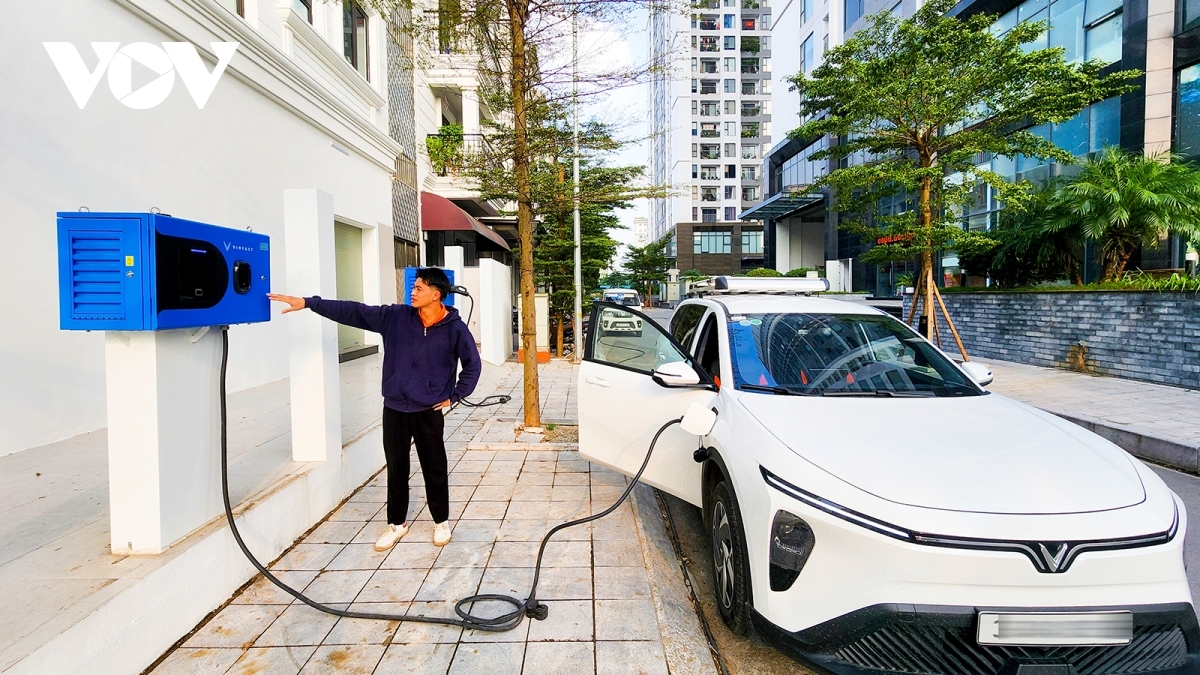 Trạm sạc xe điện được bố trí tại khuôn viên một khu chung cư tại Hà Nội