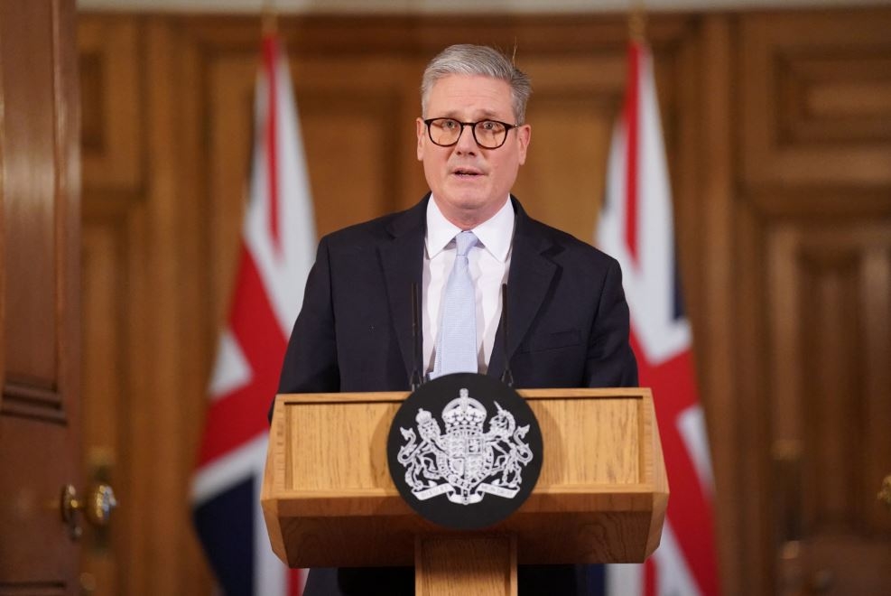 Trước áp lực dư luận, Thủ tướng Keir Starmer khẳng định ông chỉ mới nhận được thông báo gần đây về những vấn đề trong khâu thẩm định và cho rằng đã có sự thiếu minh bạch từ cấp dưới. Ảnh: Reuters