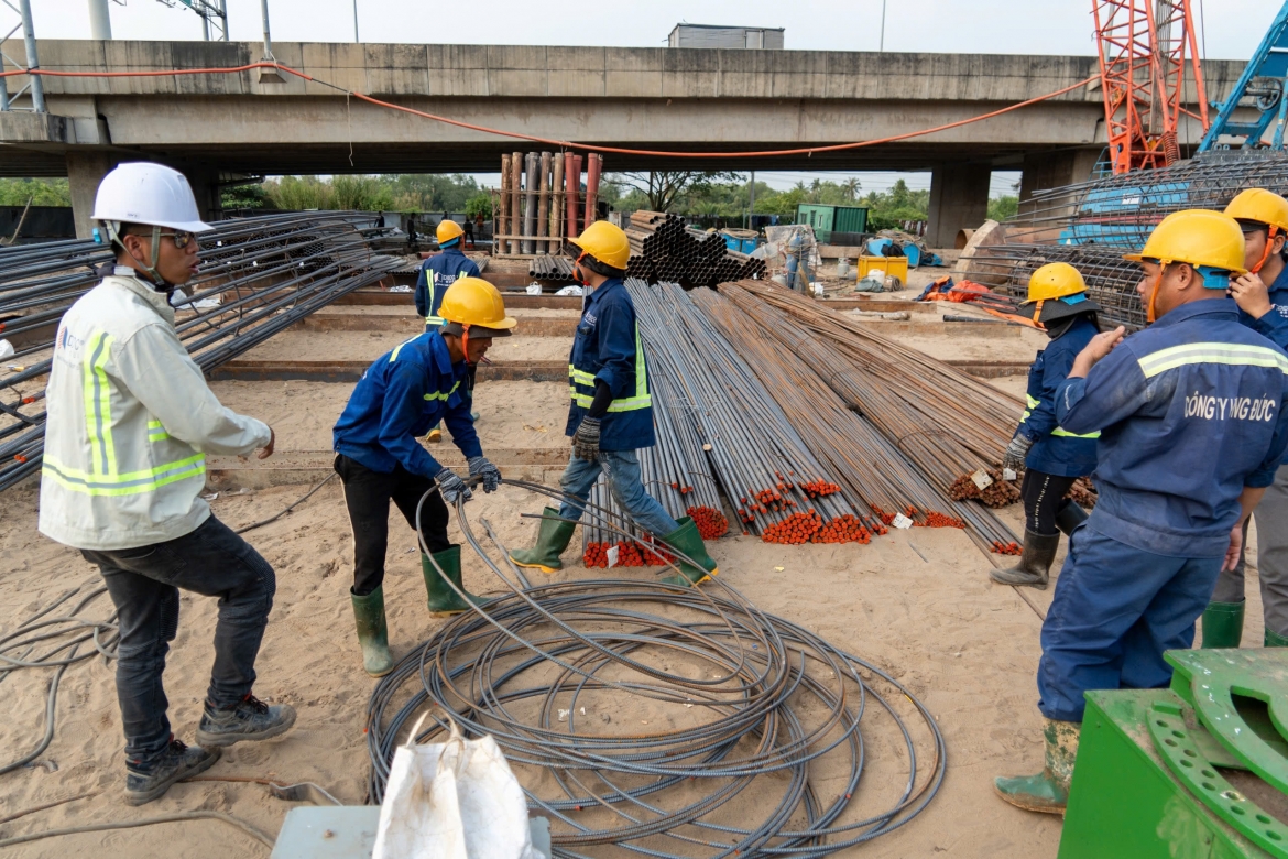 Đèo Cả thi công cầu Long Thành 2.