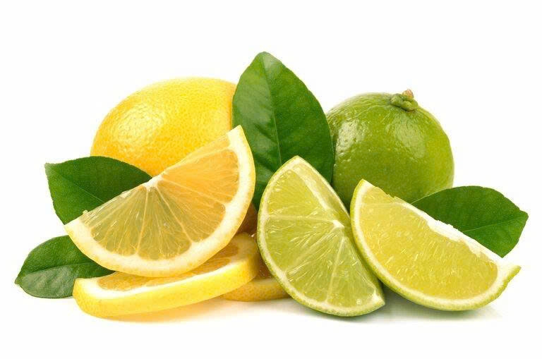 Nhiều người tận dụng chanh để hỗ trợ làm sạch răng nhờ chứa vitamin C và axit tự nhiên