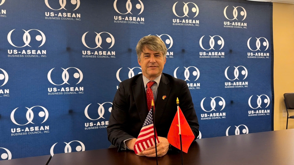 Chủ tịch  USABC Brian McFeeters trả lời phỏng vấn.