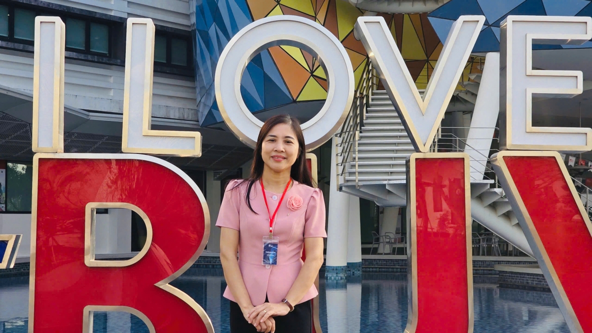 Cô Nguyễn Thị Mai Liên, Phó Hiệu trưởng Trường THPT Hoài Đức A (Hoài Đức, Hà Nội)