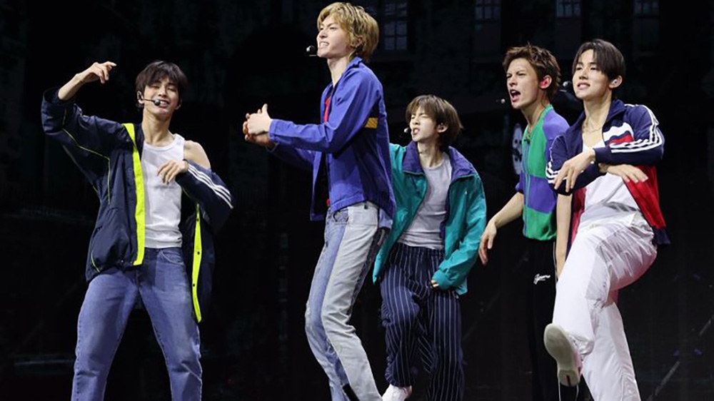 Nhóm nhạc K-pop nam CORTIS trình diễn “REDRED”, ca khúc phát hành trước từ EP thứ hai sắp ra mắt của nhóm mang tên “GREENGREEN” trong sự kiện báo chí ở YES24 Live Hall, Seoul (Ảnh: Yonhap)