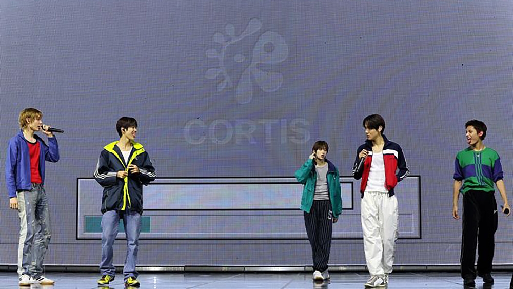 Nhóm nhạc K-pop nam CORTIS trình diễn “REDRED”, ca khúc phát hành trước từ EP thứ hai sắp ra mắt của nhóm mang tên “GREENGREEN” trong sự kiện báo chí ở YES24 Live Hall, Seoul (Ảnh: Yonhap)
