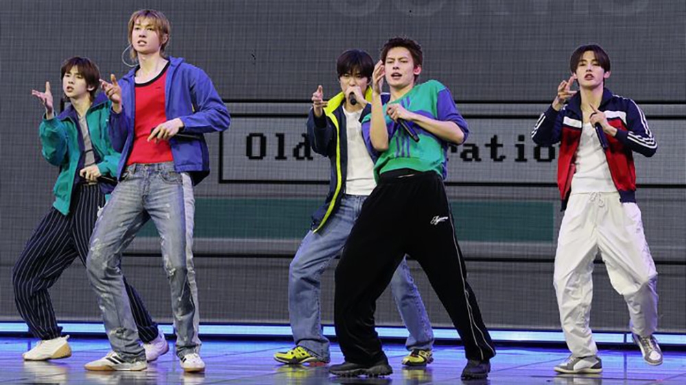 Nhóm nhạc K-pop nam CORTIS trình diễn “REDRED”, ca khúc phát hành trước từ EP thứ hai sắp ra mắt của nhóm mang tên “GREENGREEN” trong sự kiện báo chí ở YES24 Live Hall, Seoul (Ảnh: Yonhap)