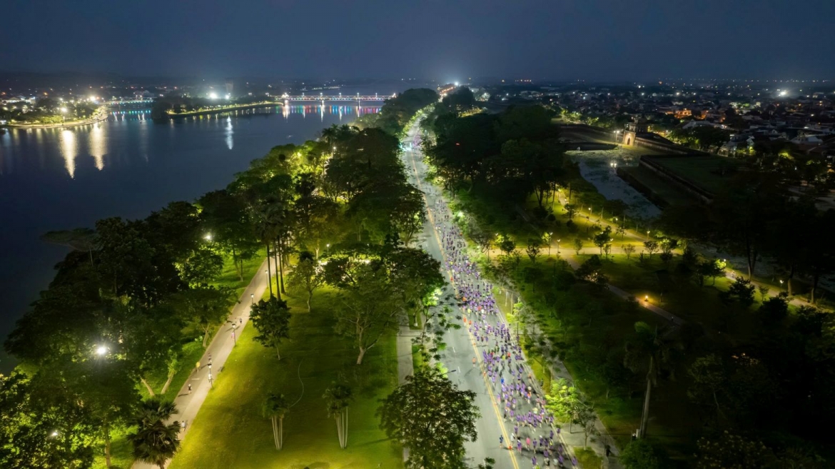 Cung đường chạy dọc sông Hương