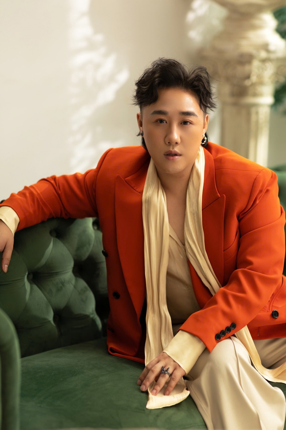 Tài khoản Facebook P.M.T đăng tải bài viết liên quan tới ca sĩ Trung Quân Idol, tố nam ca sĩ say rượu và có hành vi tác động vật lý một người phụ nữ. Kèm theo đó, chủ tài khoản đăng tải những bức ảnh được cho là nạn nhân trong vụ việc với những vết trầy xước, bầm tím ở vùng mắt và cánh tay. Hiện tại, Trung Quân đã khóa trang Facebook cá nhân.