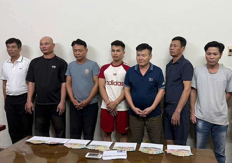 Các đối tượng tại cơ quan Công an. (Ảnh: Công an Nghệ An).