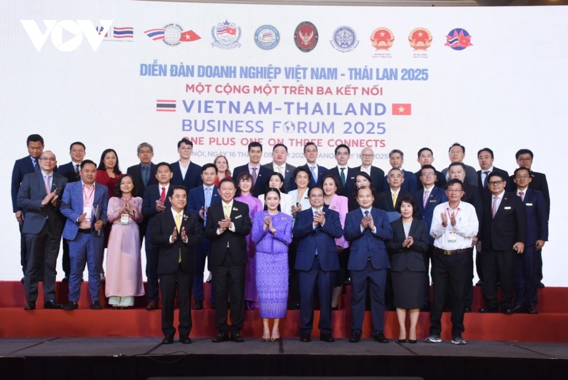 Hội hữu nghị hai nước Việt Nam - Thái Lan tặng máy siêu âm cho xã Nam Đàn, Nghệ An