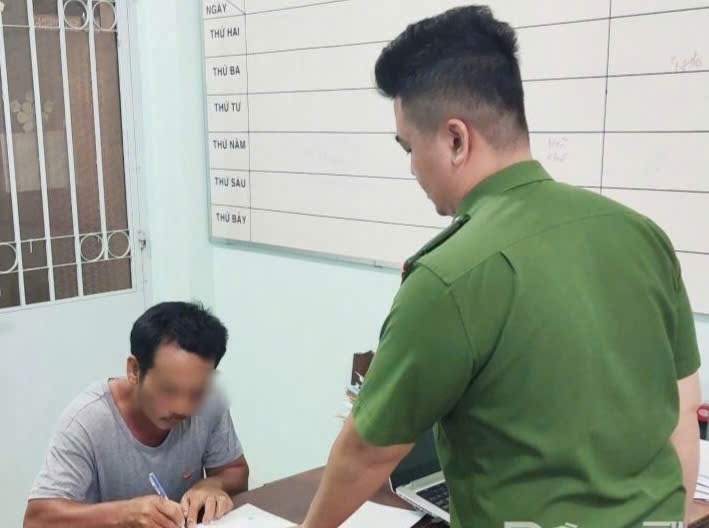 Nguyễn Văn Tuấn tại cơ quan điều tra.